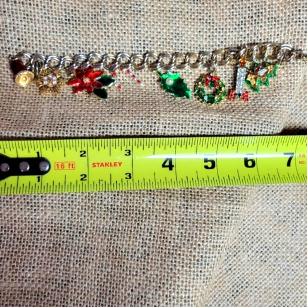 Vintage Christmas charm bracelet 7 in long super cute